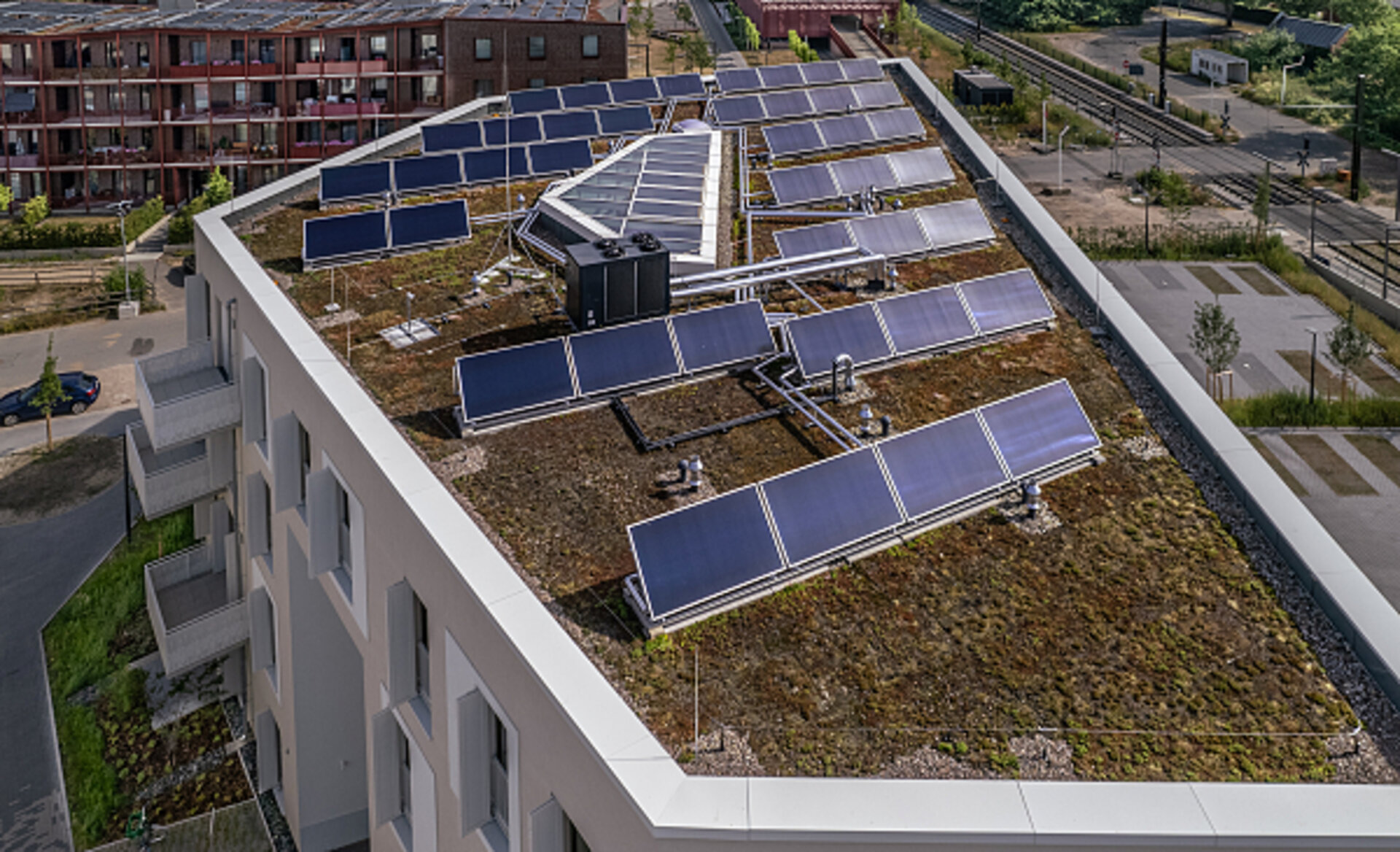 Photovoltaikanlagen auf einem Dach im Herzkamp Photovoltaikanlagen auf einem Dach im Herzkamp