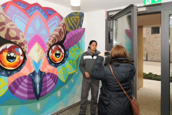 Farid Rueda im Interview in der Günther Wagner Allee 45 vor dem "Day Watcher".