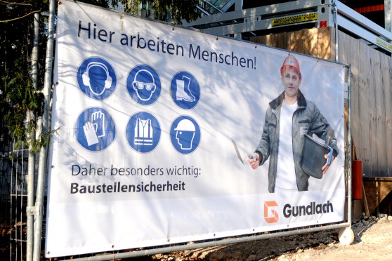Neue Banner erhöhen die Aufmerksamkeit für die Arbeitssicherheit.