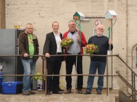 Bernd Dege (2.v.l.) verabschiedet seine langjährigen Mitarbeiter