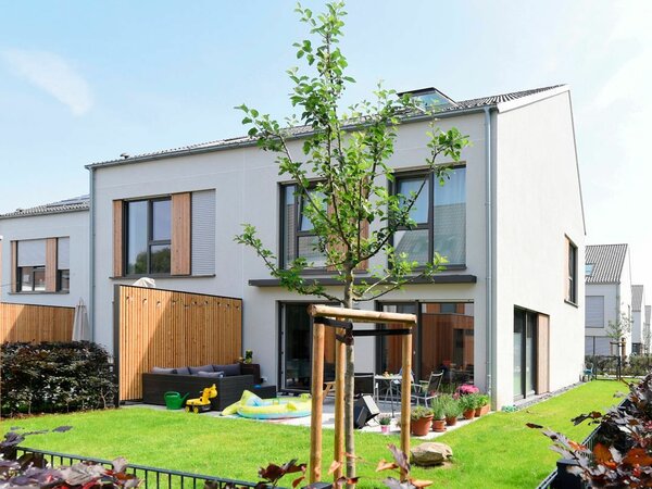 Foto SEELHORSTER-WOHNHÖFE | Neubau | gepflegtes Reihenhaus auf drei Etagen mit EBK | Baujahr 2017